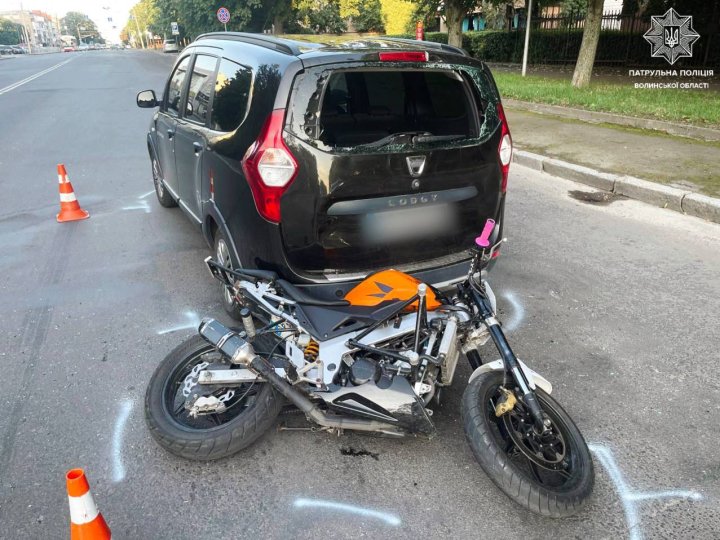 У Луцьку зіткнулися автівка та мотоцикл