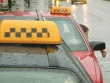 У Луцьку таксист підробляв сутенером