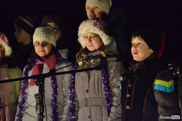 Лучани у День Cвятого Миколая «запалили» cвяткові ялинки. ФОТО