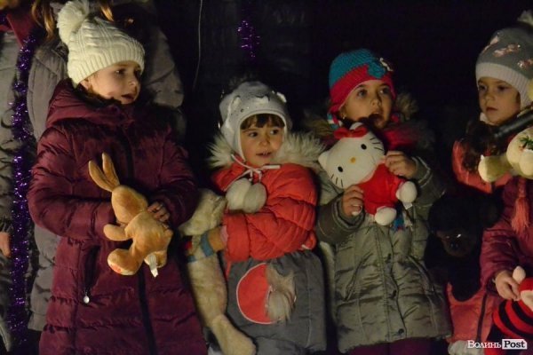 Лучани у День Cвятого Миколая «запалили» cвяткові ялинки. ФОТО