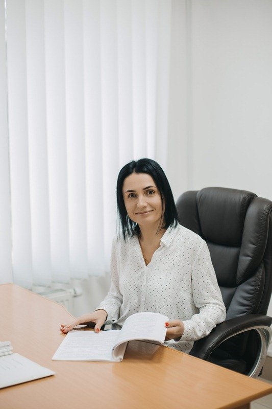 Хтось любить гітару, хтось – лижі, а ще хтось – спортзал: у Луцькому міськрайоному суді розповіли про найкращих працівників. ФОТО