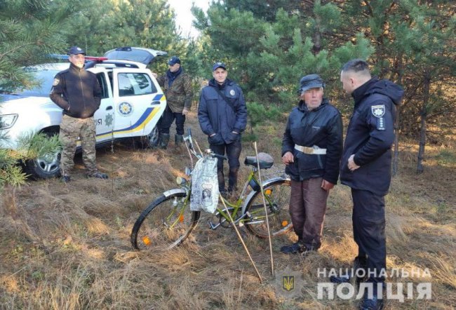 У лісі знайшли 81-річного волинянина, який поїхав з дому на велосипеді та зник