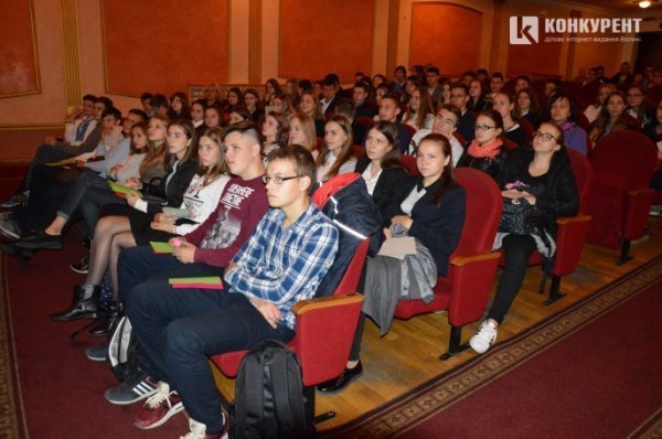 Наркомани довго не живуть: луцькі школярі проти наркотиків. ФОТО