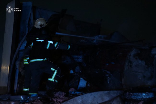 Внаслідок обстрілу Росії горіли автостоянки у Луцькому та Ковельському районах. ФОТО