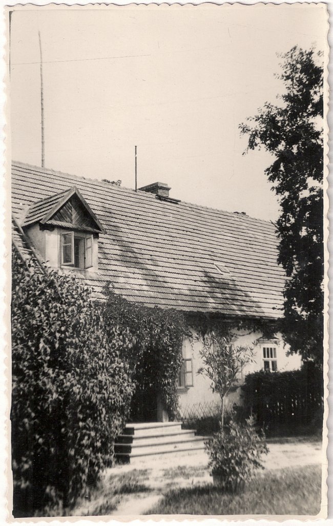 Директор державних лісів Волині та його родина на фото 1930-х років