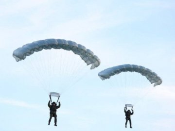 У Білорусі посилили авіатренування і навчання з висадки десанту