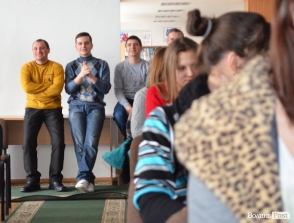  Скандально відомий письменник презентував у Луцьку свою книгу. ФОТО