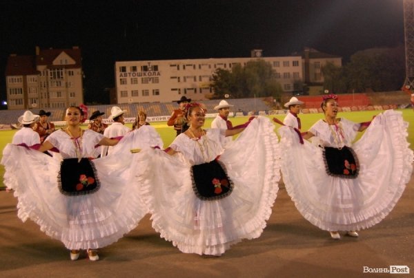 «Поліське літо з фольклором» завершили парадом, концертом і феєрверком. ФОТО