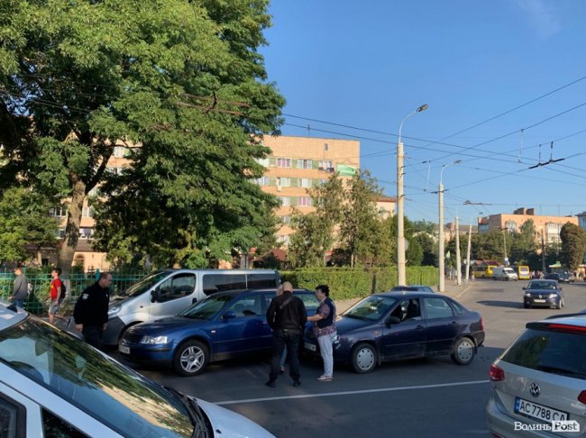 У Луцьку зіткнулись два легковики. ФОТО