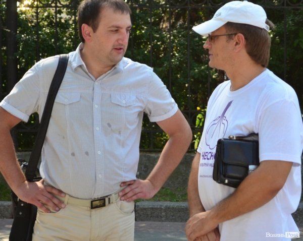 У Луцьку «Чесно» нагодував комуністів часником. ФОТО 