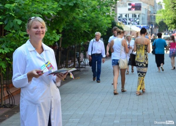 У Луцьку «Чесно» нагодував комуністів часником. ФОТО 