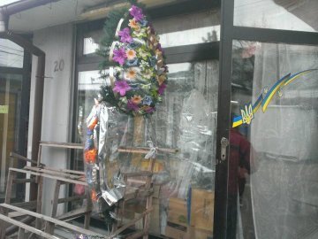 У Луцьку сурогат продають разом з ритуальним вінком