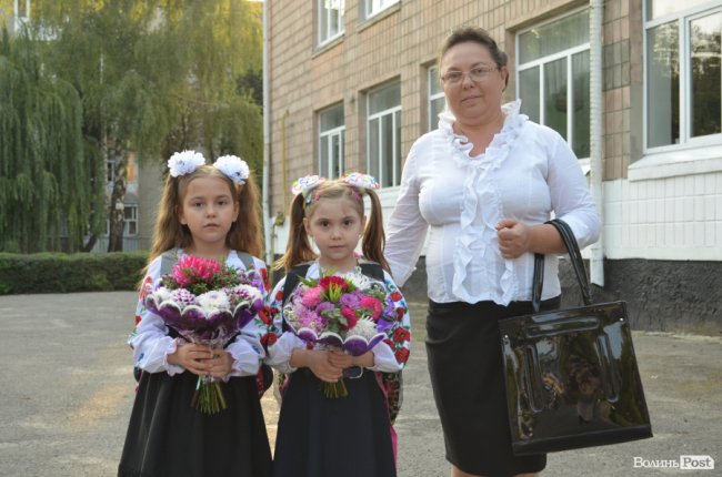 Перший дзвоник у луцькій школі №17. ФОТО