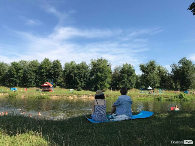 На «Бандерштаті» облаштували спеціальну зону для купання. ФОТО