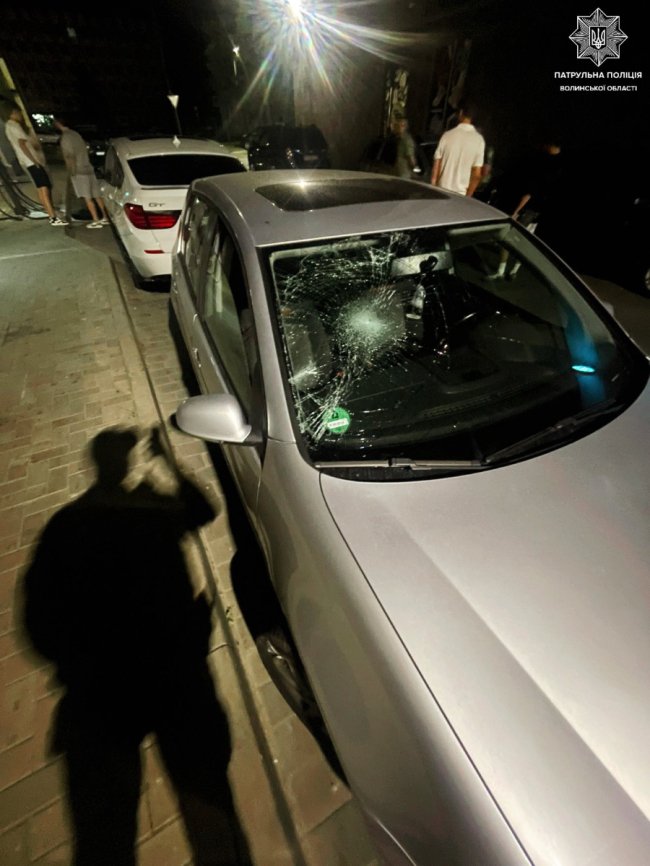 У Луцьку 18-річний п'яний водій врізався у знак, після цього  ще в’їхав у припарковане авто