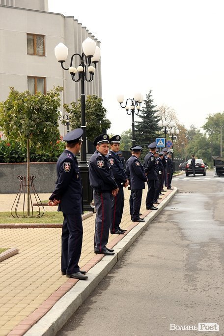 Як опозиція мітингує під Волинською ОДА. ФОТО