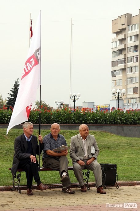 Як опозиція мітингує під Волинською ОДА. ФОТО