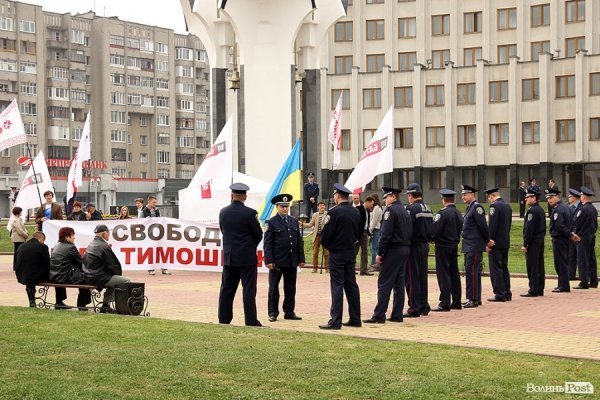 Як опозиція мітингує під Волинською ОДА. ФОТО