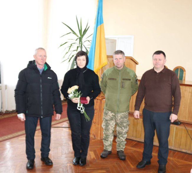 Батькам загиблого воїна з Волині Костянтина Смірнова вручили посмертну нагороду сина