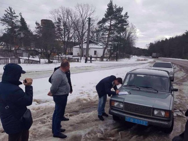 На хабарі зловили двох прокурорів