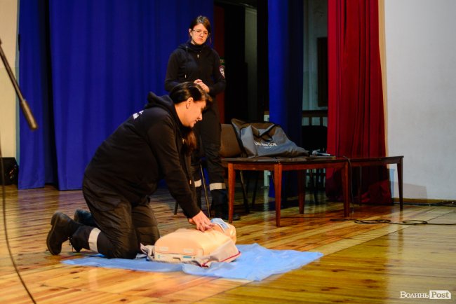 У Луцьку вчили надавати домедичну допомогу. ФОТО