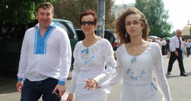 Красуні-доньки із відомими татами з Волині: святкова добірка. ФОТО