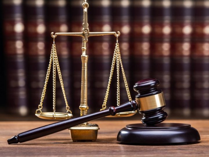 Лучанка знайшла банківську карту в маршрутці й цілий день тринькала гроші