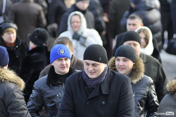 Віче на луцькому Євромайдані. ФОТО