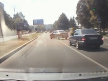 У Луцьку неуважний водій ледь не скоїв аварію