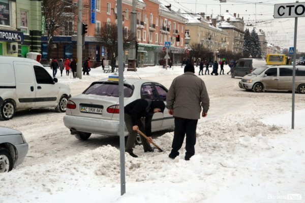 Лютий лютує: фото зими в Луцьку