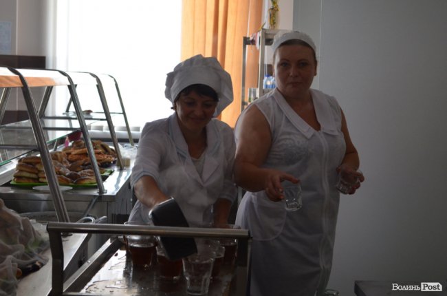 Кольорові стіни, ігрова кімната і басейн: луцька школа №27 зсередини. ФОТО