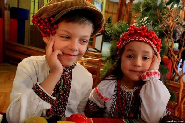 Як луцькі діти радіють осені. ФОТО