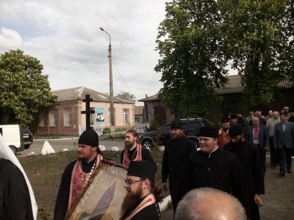 Митрополит Михаїл провів панахиду за загиблими у Волновасі. ФОТО