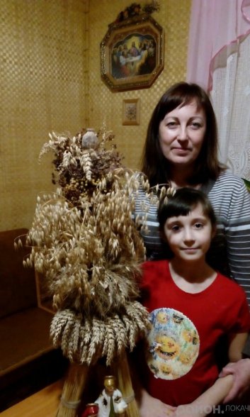 Як на Волині плетуть головний символ Різдва. ФОТО