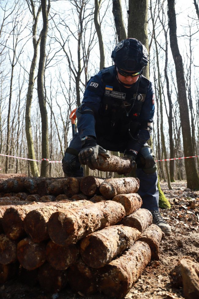 На Волині піротехніки знешкодили 167 артилерійських снарядів часів Першої світової війни