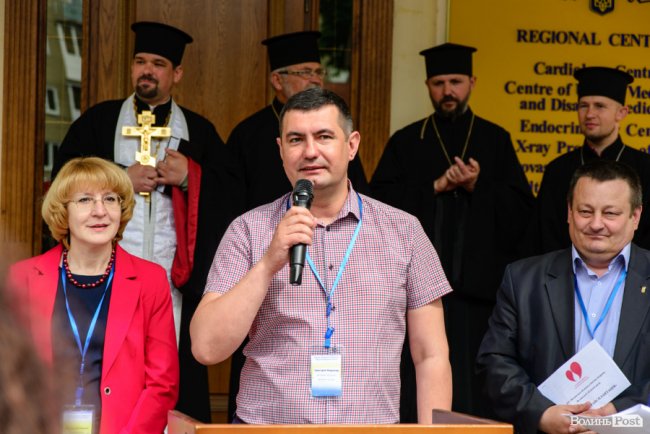 Люди з пересадженими органами посадили біля лікарні у Луцьку Алею життя. ФОТО