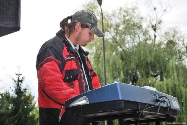 Як у Луцьку під авторські пісні їли кашу. ФОТО