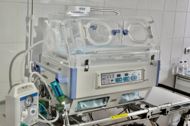 Луцький пологовий отримав транспортний інкубатор для новонароджених. ФОТО