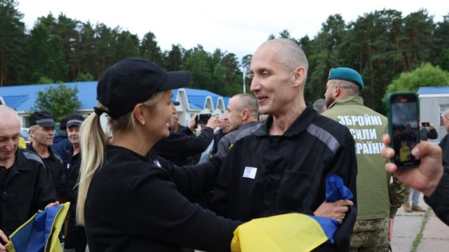 Два роки полону: Україна повернула додому ще одну групу важкохворих і поранених захисників