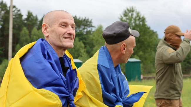 Два роки полону: Україна повернула додому ще одну групу важкохворих і поранених захисників