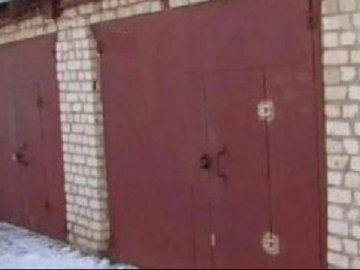 У Рівному двох молодих людей знайшли мертвими у гаражі 
