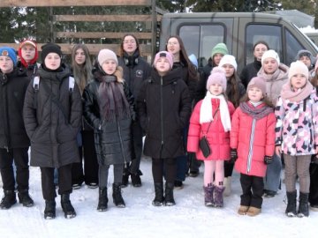 Юні «Бандерівці» з Волині наспівали на дві вантажівки для ЗСУ. ВІДЕО