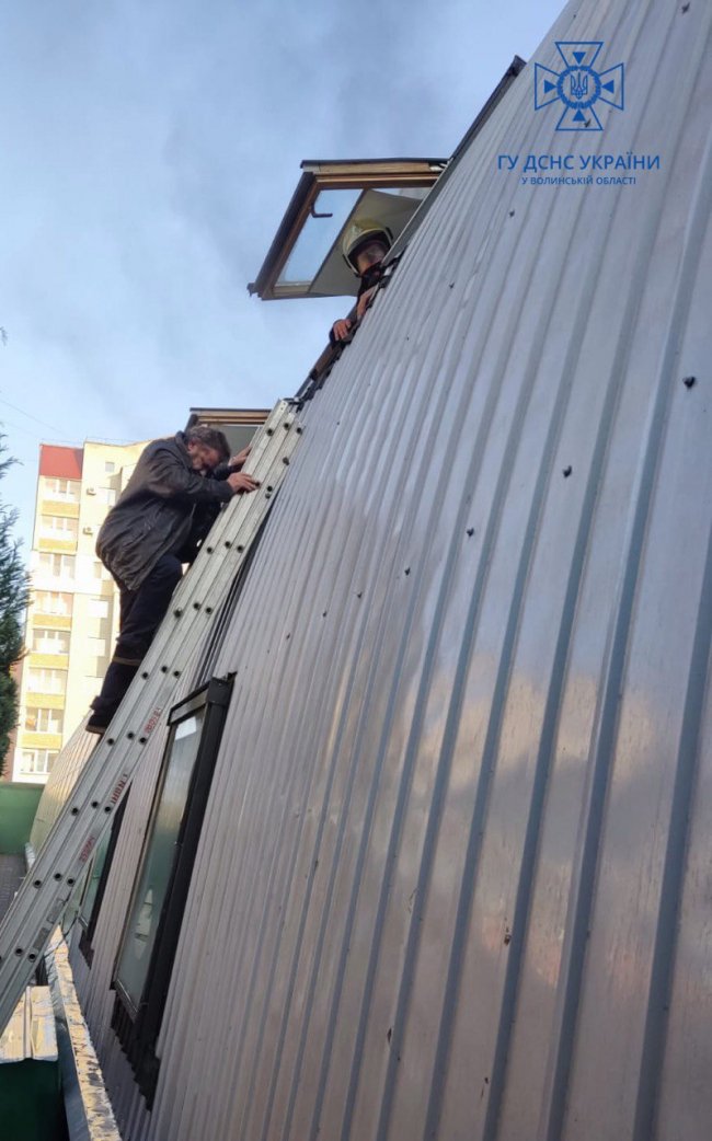 Пожежа у луцькому спорткомплексі «Олімпія»: евакуювали шестеро людей, серед них – двоє дітей. ВІДЕО