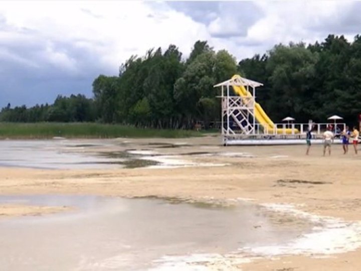 Де найкраще купатися на Волині: 10 озер із чистою водою, піщаними пляжами та неймовірними краєвидами
