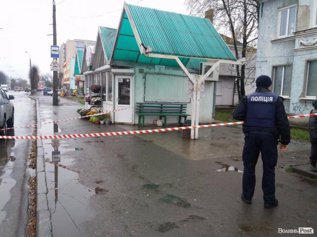 У Луцьку на зупинці виявили підозрілу сумку, в якій виявилася картопля. ФОТО