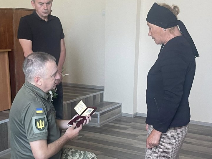 Рідним загиблих воїнів з Волині вручили посмерті нагороди Героїв. ФОТО