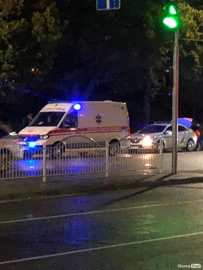 У Луцьку на Соборності - ДТП: автівка збила велосипедиста.ФОТО