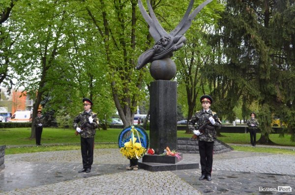 30-та річниця Чорнобильської катастрофи: лучани вшанували пам'ять загиблих. ФОТО