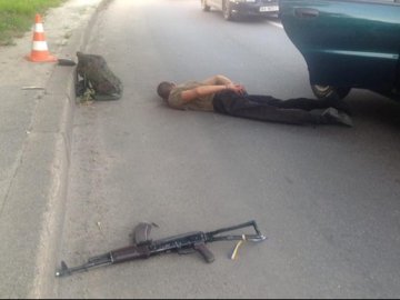 У Харкові військовий з таксі стріляв з автомата. ФОТО