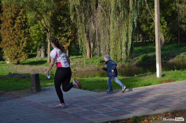Без призів, але з грамотами: 250 дітей змагалися в луцькому парку. ФОТО